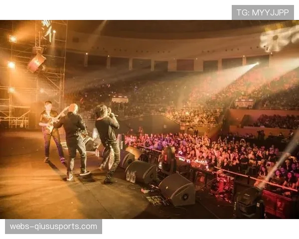 最后一舞！41岁哈斯勒姆主场谢幕战，球迷起立致敬